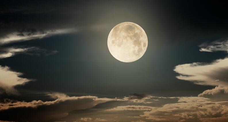 ¿Existe una relación entre la Plata (Ag) y la Luna?