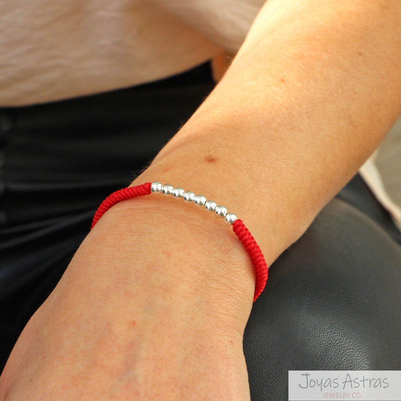 Pulsera de Hilo Rojo con 8 Esferas Ajustable