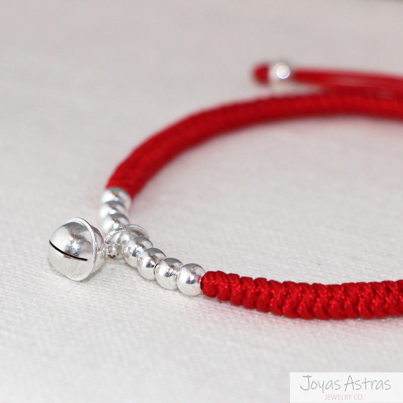 Pulsera de Hilo Rojo con 8 Esferas con Cascabel Ajustable