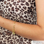 PULSERA ESLABONES GRANDES Y DIJE LETRA GOLD