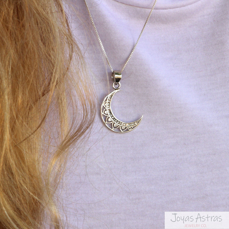 COLLAR MOON MANDALA
