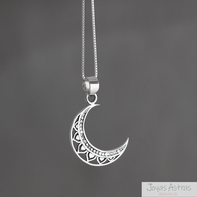 COLLAR MOON MANDALA